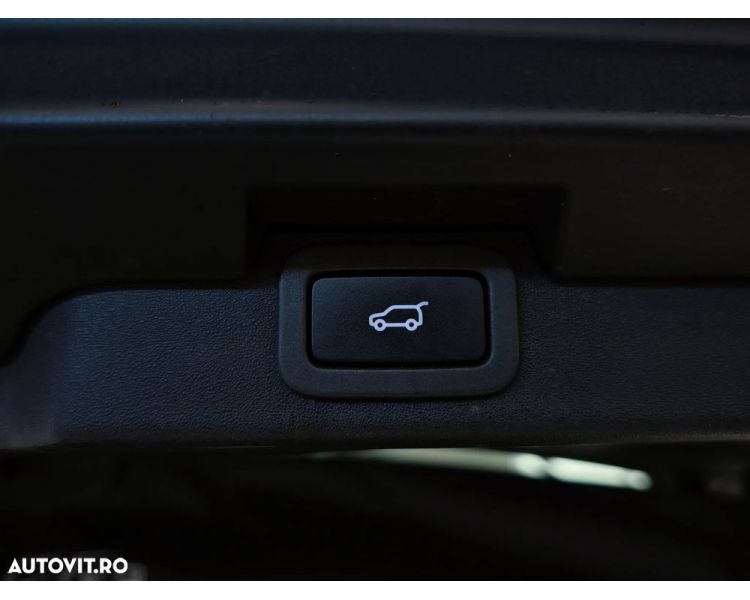 Land Rover Discovery 2.0 4x4 L SD4 SE 7 Locuri