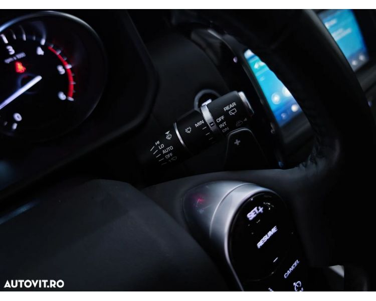 Land Rover Discovery 2.0 4x4 L SD4 SE 7 Locuri