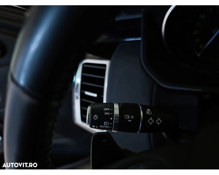 Land Rover Discovery 2.0 4x4 L SD4 SE 7 Locuri