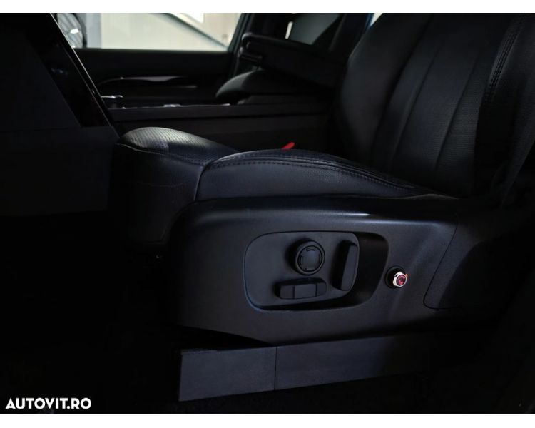 Land Rover Discovery 2.0 4x4 L SD4 SE 7 Locuri