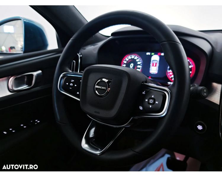 Volvo XC 40 T2 AT8 Momentum New Model