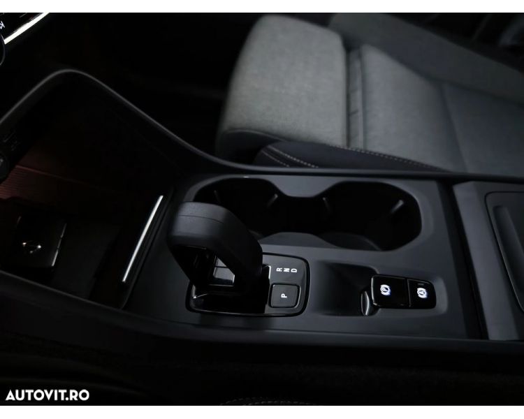 Volvo XC 40 T2 AT8 Momentum New Model