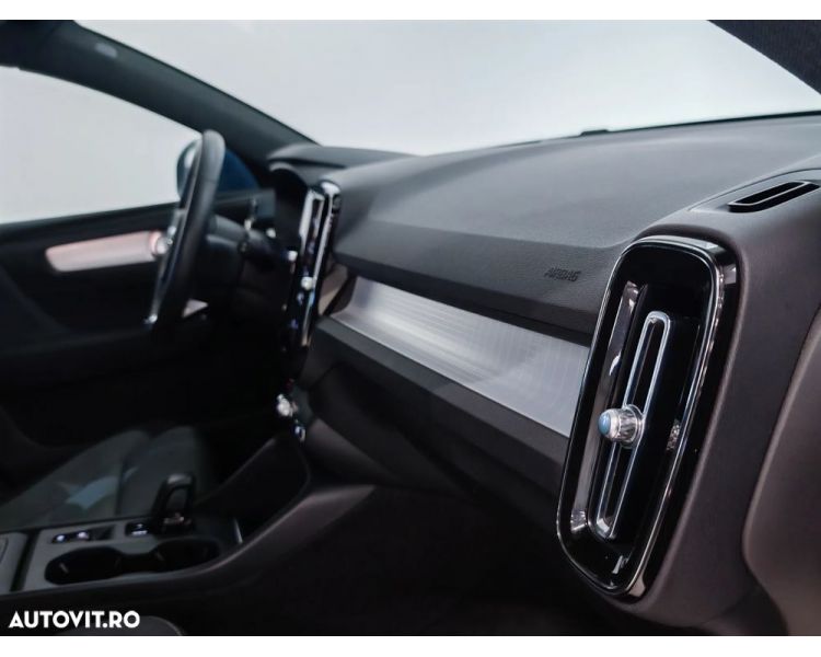 Volvo XC 40 T2 AT8 Momentum New Model