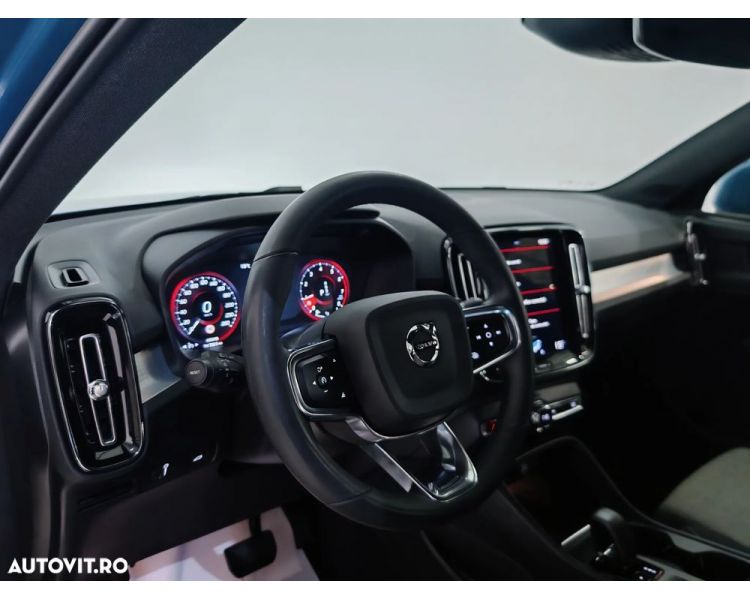 Volvo XC 40 T2 AT8 Momentum New Model