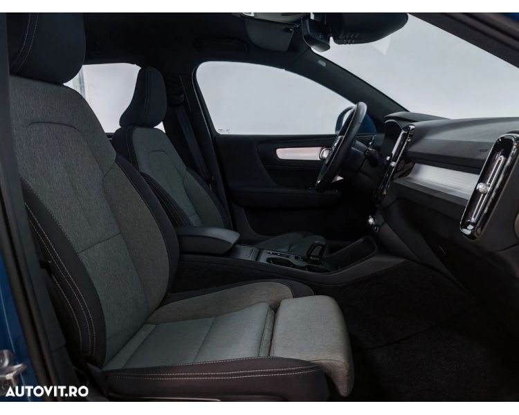 Volvo XC 40 T2 AT8 Momentum New Model