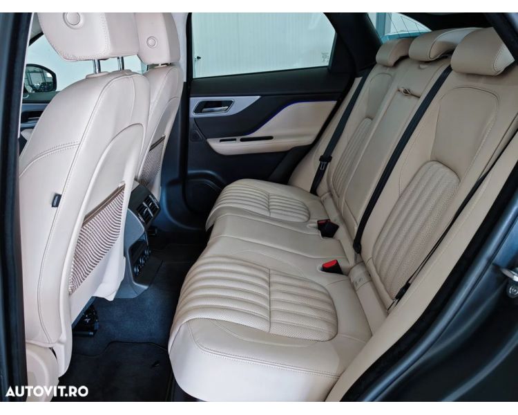 Jaguar F-Pace 20d AWD Aut. Portfolio/ Int Beige