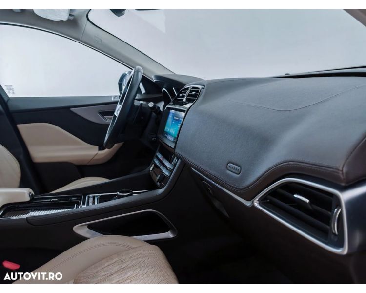 Jaguar F-Pace 20d AWD Aut. Portfolio/ Int Beige