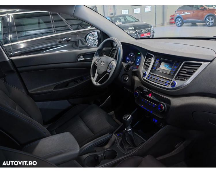 Hyundai Tucson blue 1.7 CRDi 2WD