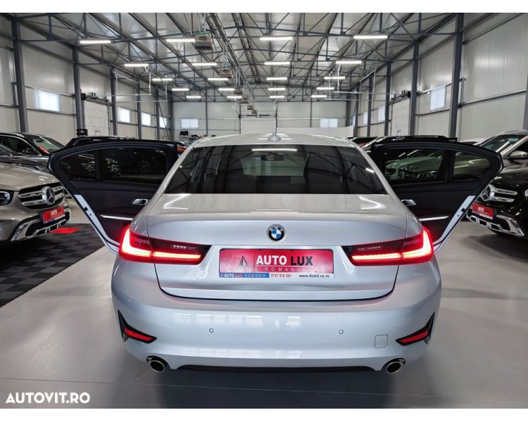 BMW Seria 3 318d Aut. Sport Line / Ambiental/Nav/Piele