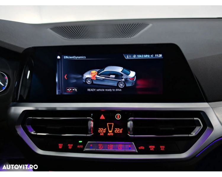 BMW Seria 3 318d Aut. Sport Line / Ambiental/Nav/Piele