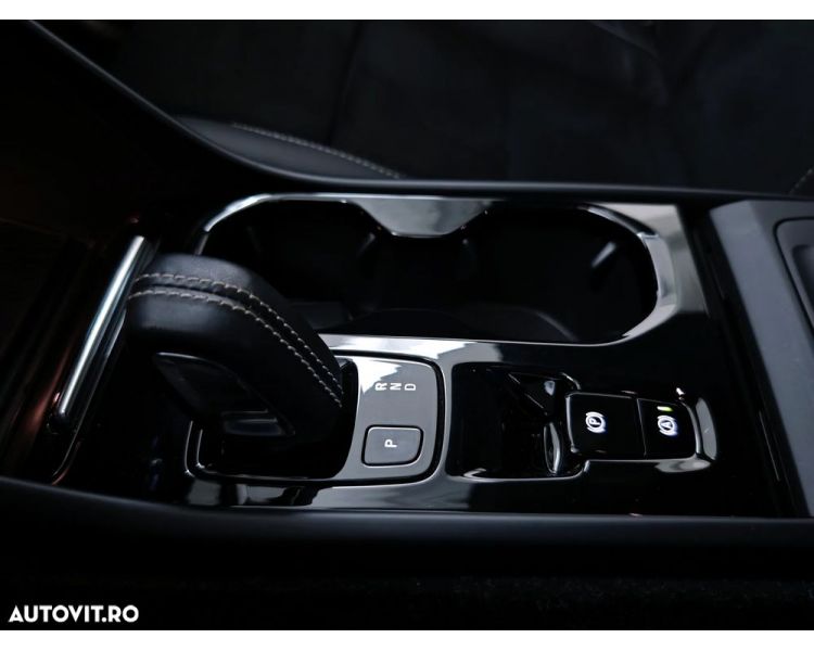 Volvo XC 40 T3 R-Design