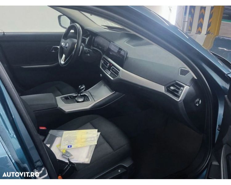 BMW Seria 3 318i Aut. Advantage