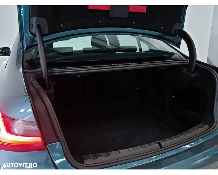 BMW Seria 3 318i Aut. Advantage