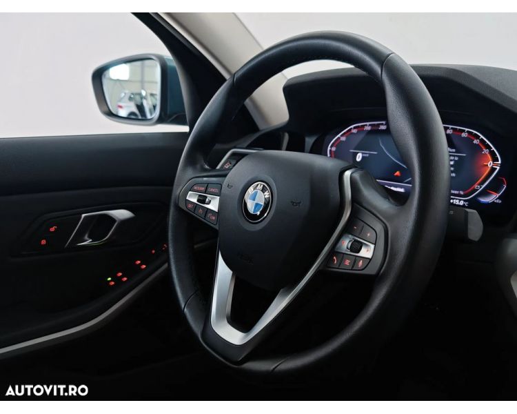 BMW Seria 3 318i Aut. Advantage