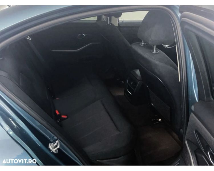 BMW Seria 3 318i Aut. Advantage