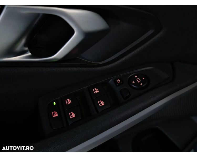 BMW Seria 3 318i Aut. Advantage