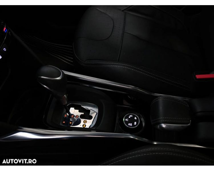 Peugeot 2008 1.2 e-THP Feline Titane