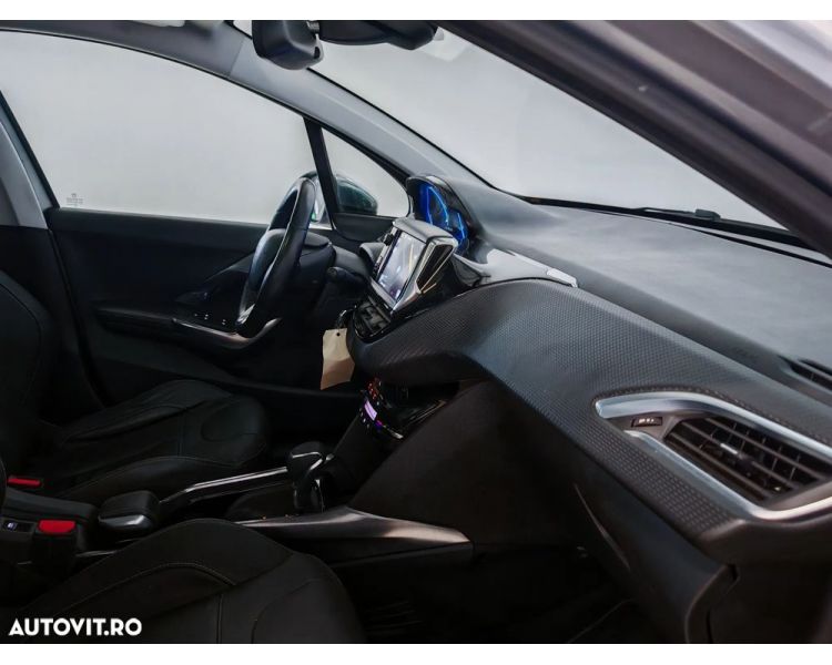 Peugeot 2008 1.2 e-THP Feline Titane