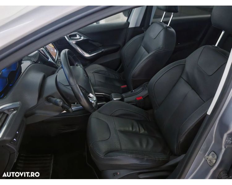 Peugeot 2008 1.2 e-THP Feline Titane