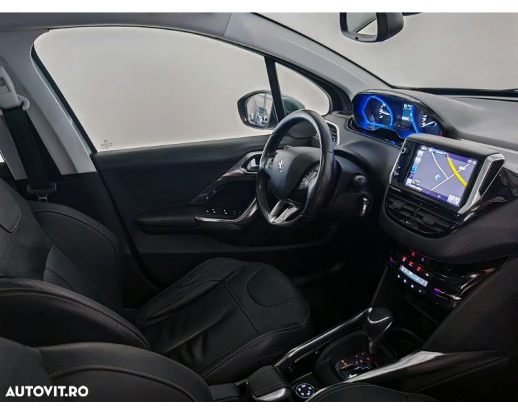 Peugeot 2008 1.2 e-THP Feline Titane
