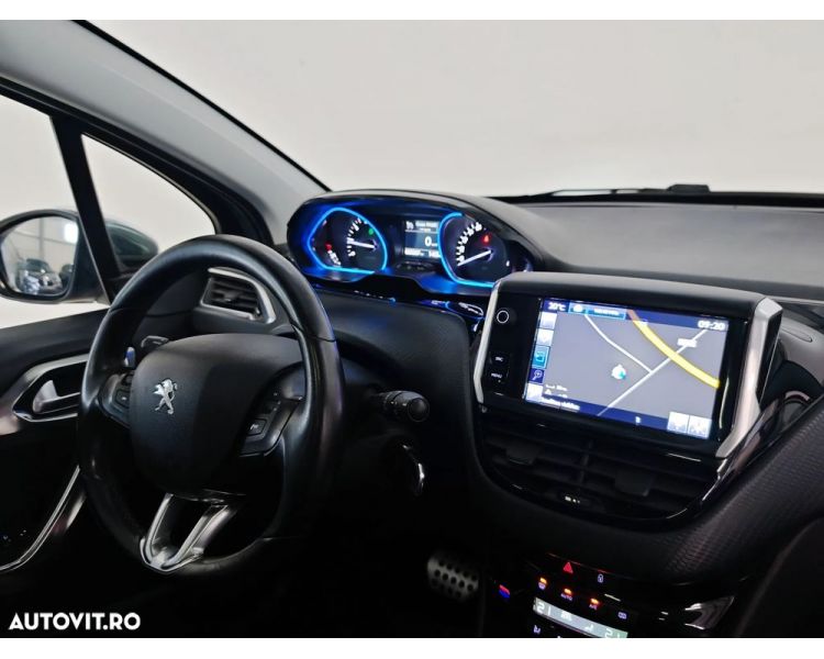 Peugeot 2008 1.2 e-THP Feline Titane