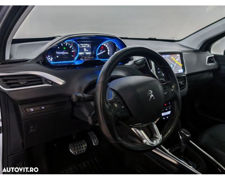 Peugeot 2008 1.2 e-THP Feline Titane